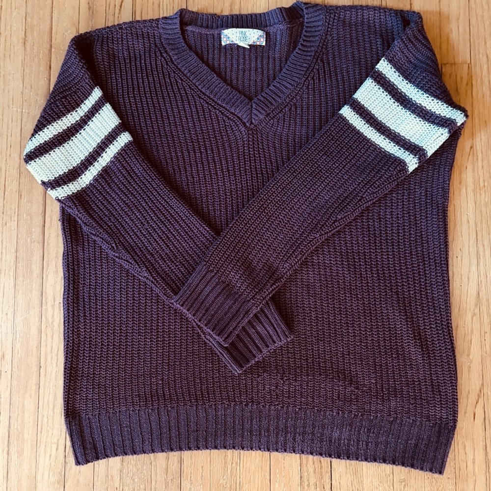 Mauve purplish v- neck sweater stripe sleeve  sweater